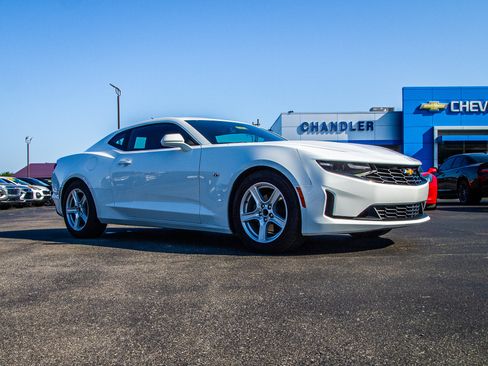Used 2023 Chevrolet Camaro LT RWD image 9
