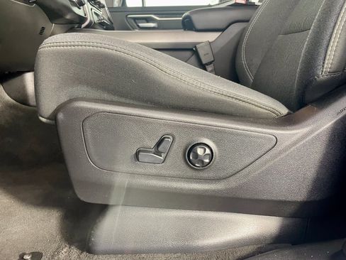 Used 2019 RAM 1500 Big Horn AWD/4WD image 14