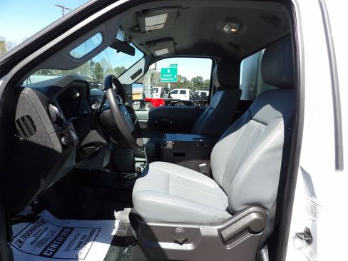 Used 2015 Ford F550 2WD Regular Cab Super Duty image 17