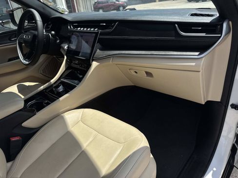 Used 2023 Jeep Grand Cherokee Limited RWD image 12