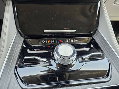 Used 2024 Jeep Wagoneer Series III AWD/4WD image 30