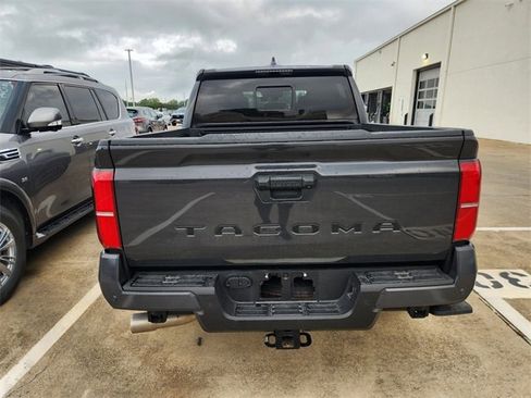 Used 2025 Toyota Tacoma TRD Sport RWD image 5