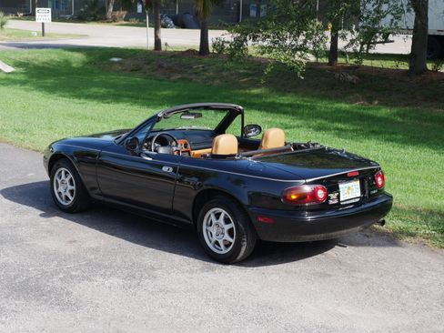 Used 1997 MAZDA MX-5 Miata RWD image 17