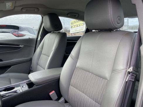 Used 2016 Chevrolet Impala LT w/ Convenience Package image 10