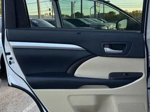 Used 2016 Toyota Highlander XLE image 21