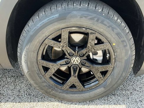 Used 2024 Volkswagen Atlas Peak Edition SE AWD/4WD image 19