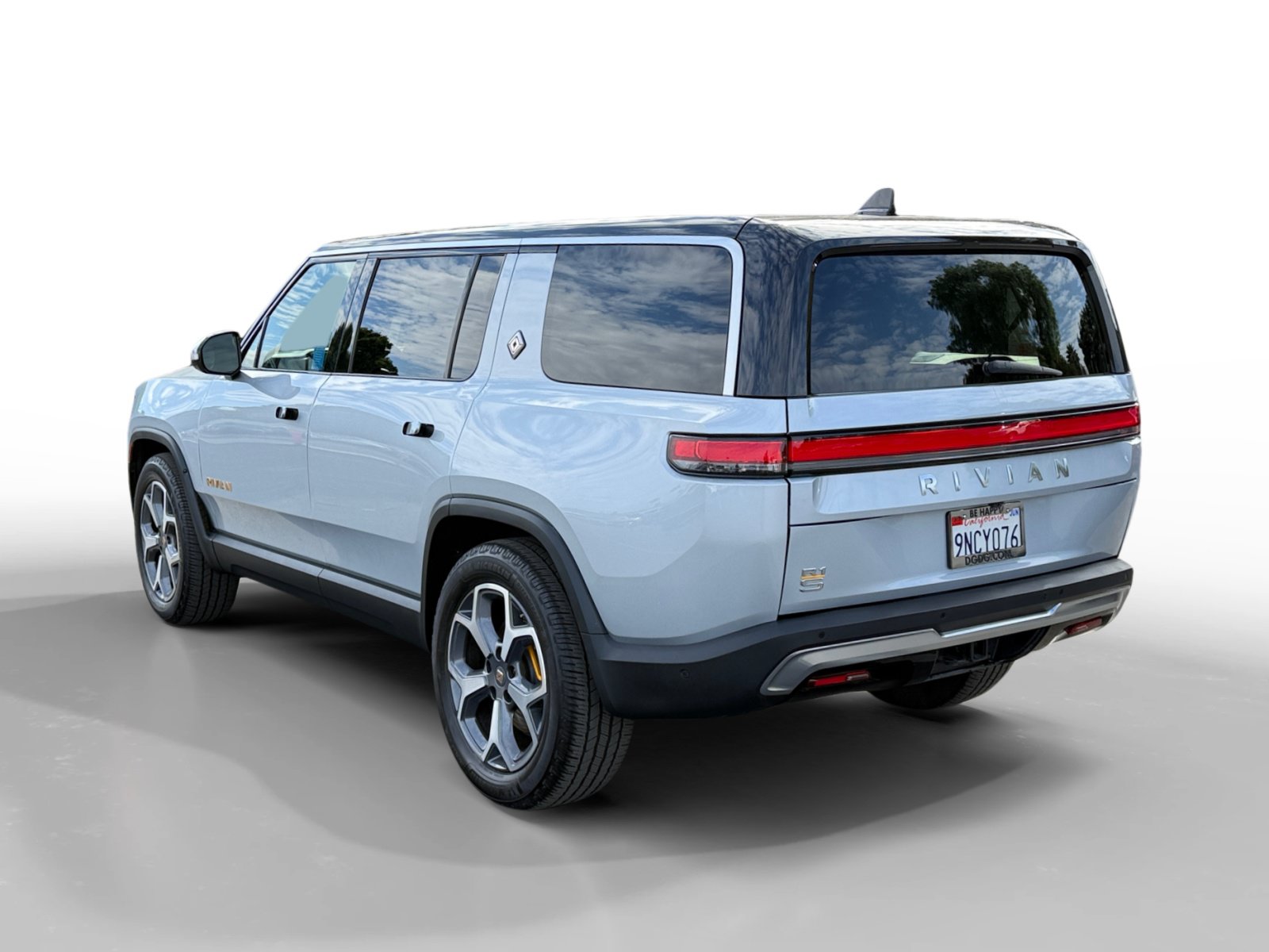Used 2024 Rivian R1S Adventure Quad AWD/4WD image 3