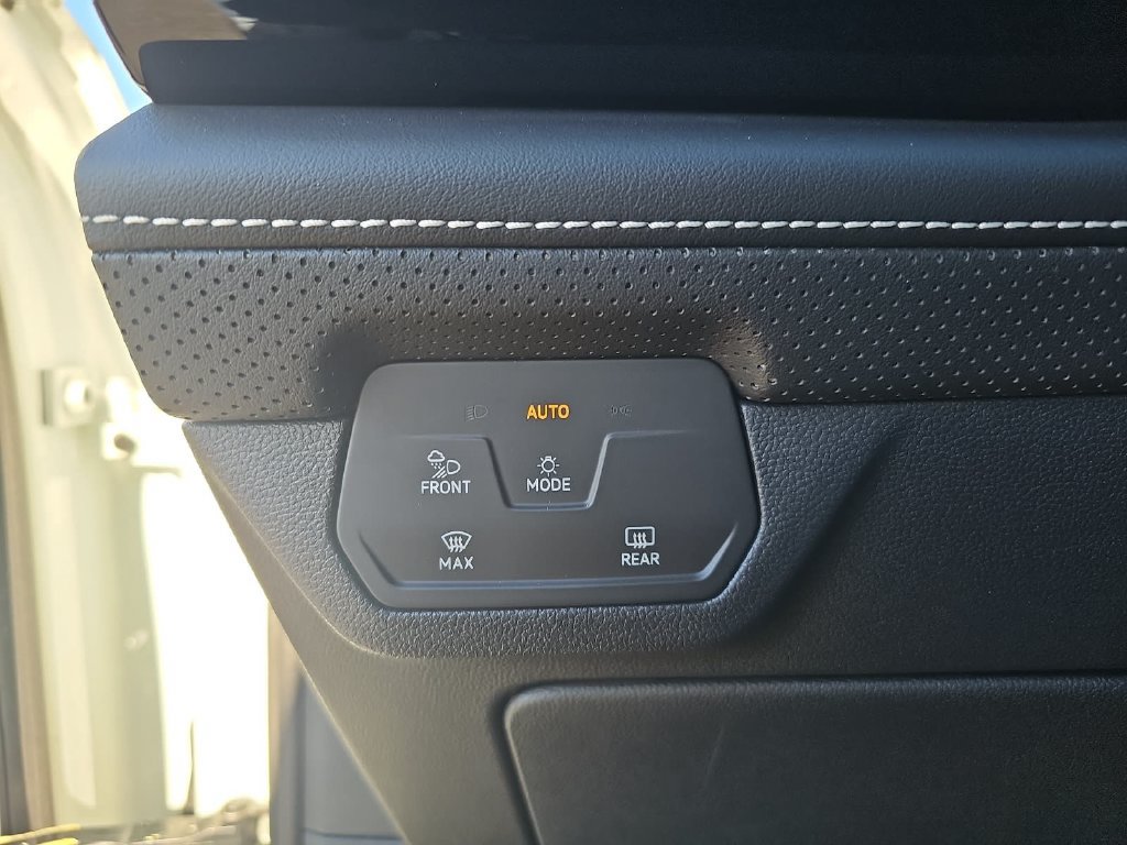 Used 2024 Volkswagen Atlas Cross Sport SE FWD image 26
