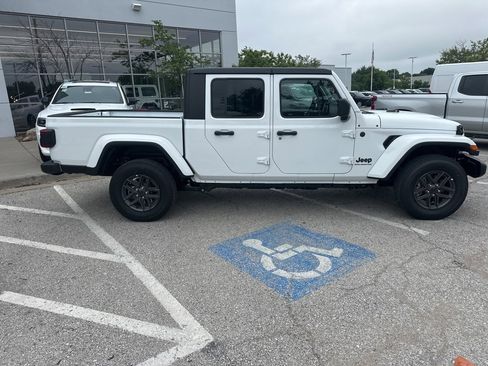New 2025 Jeep Gladiator Sport image 35
