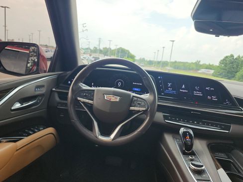Used 2023 Cadillac Escalade Premium Luxury AWD/4WD image 16