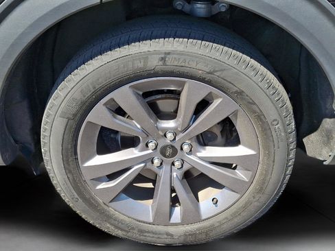 Used 2022 Ford Explorer XLT w/ Equipment Group 202A AWD/4WD image 10