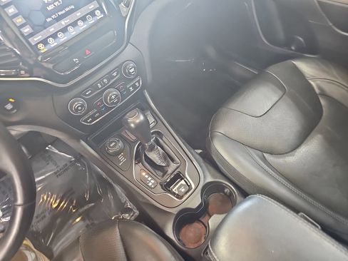 Used 2019 Jeep Cherokee Limited AWD/4WD image 27