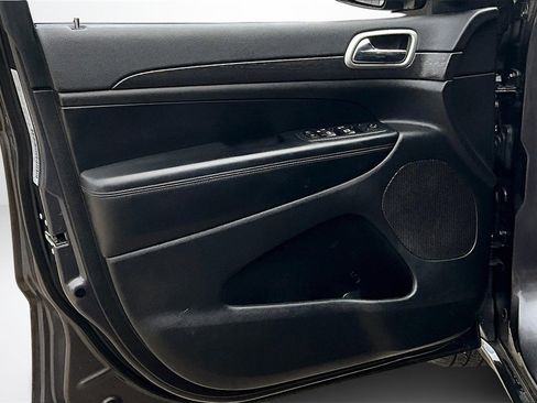 Used 2018 Jeep Grand Cherokee Altitude image 20