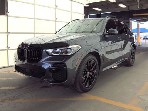 Used 2022 BMW X5 xDrive45e w/ M Sport Package image 2