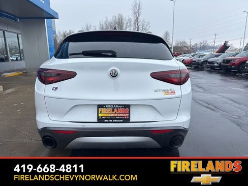 Used 2022 Alfa Romeo Stelvio Ti image 4