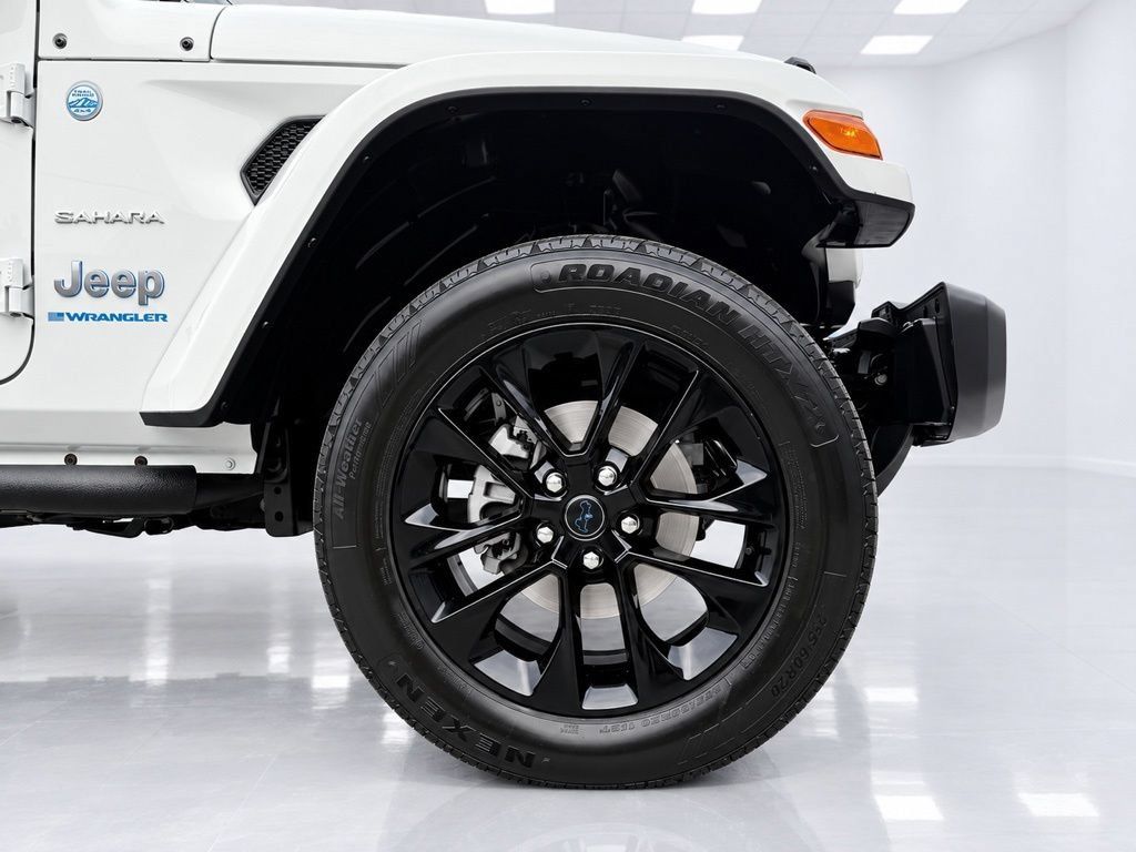 Used 2024 Jeep Wrangler Unlimited Sahara AWD/4WD image 8
