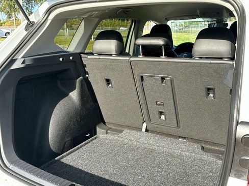 New 2024 Volkswagen Taos SE image 28