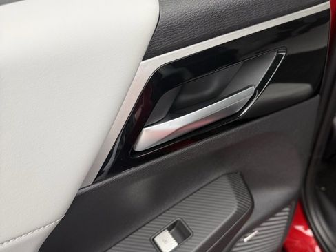 New 2025 Mitsubishi Outlander SE image 29