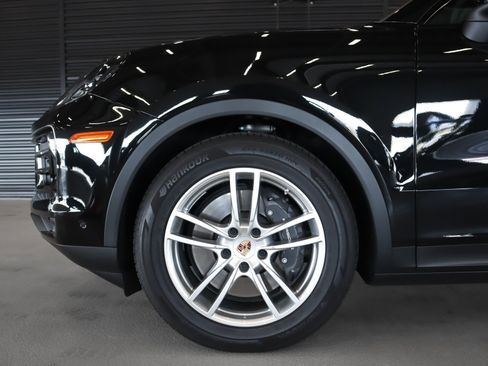 Certified 2025 Porsche Cayenne image 28
