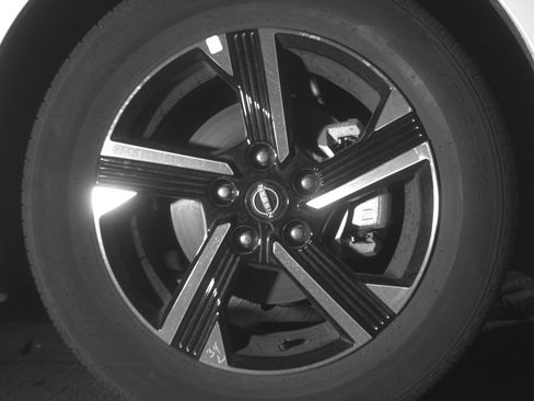 Used 2025 Nissan Sentra SV image 13