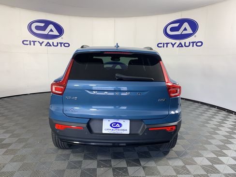 Used 2024 Volvo XC40 B5 Plus AWD/4WD image 4