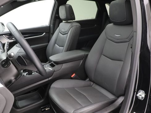 Used 2025 Cadillac XT5 Premium Luxury image 16