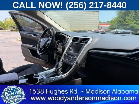 Used 2016 Ford Fusion SE FWD image 25