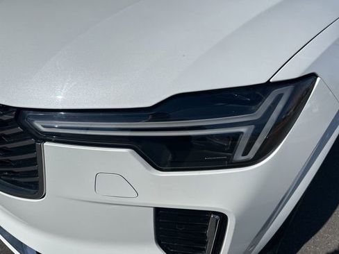 Certified 2025 Volvo XC90 B6 Plus AWD/4WD image 8