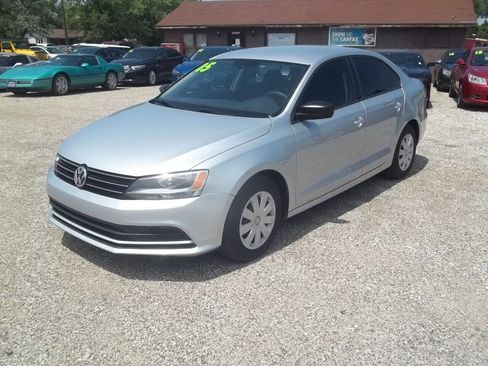 Used 2015 Volkswagen Jetta S image 2
