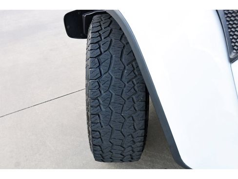 Used 2018 Jeep Wrangler Unlimited Sahara AWD/4WD image 30