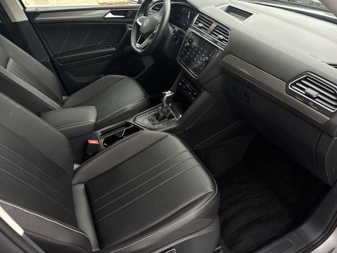 Certified 2022 Volkswagen Tiguan SE image 30