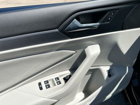 Used 2024 Volkswagen Jetta SE FWD image 13