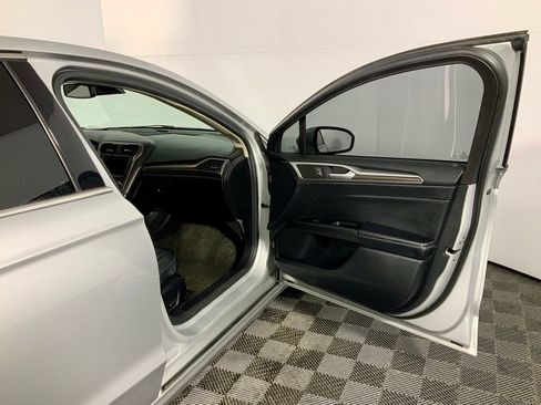 Used 2019 Ford Fusion SEL FWD image 38
