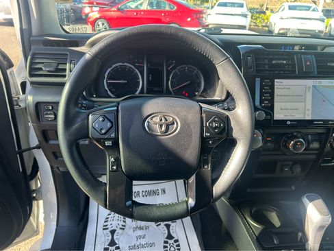 Used 2022 Toyota 4Runner TRD Off-Road Premium AWD/4WD image 6