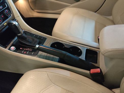 Used 2018 Volkswagen Passat 2.0T SE image 26
