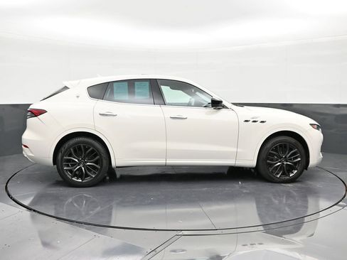 Used 2024 Maserati Levante GT Ultima image 6