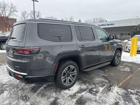 Used 2022 Jeep Wagoneer Series III w/ Flexible Seating Group image 9