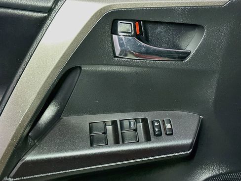 Used 2018 Toyota RAV4 XLE image 15