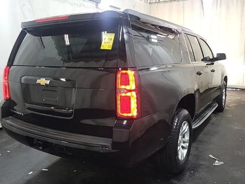 Used 2018 Chevrolet Suburban LS RWD image 4