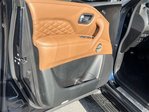 Used 2024 INFINITI QX80 Sensory w/ All-Season Package image 8