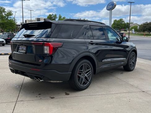 Used 2025 Ford Explorer ST AWD/4WD image 5