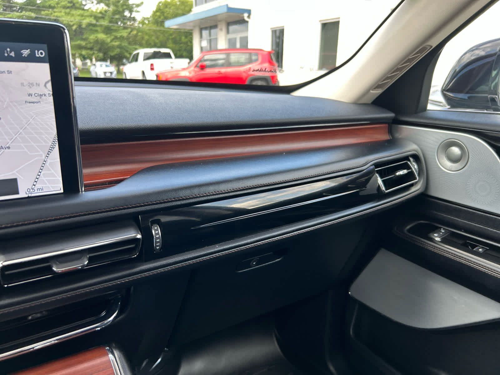 Used 2022 Lincoln Aviator Grand Touring w/ Equipment Group 301A AWD/4WD image 23