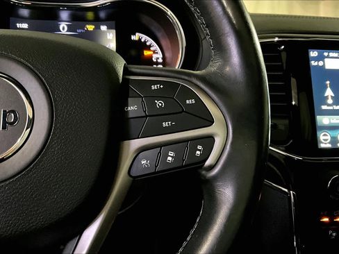 Used 2019 Jeep Grand Cherokee Overland AWD/4WD image 24