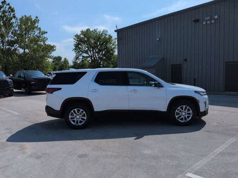 Used 2023 Chevrolet Traverse LS FWD image 9