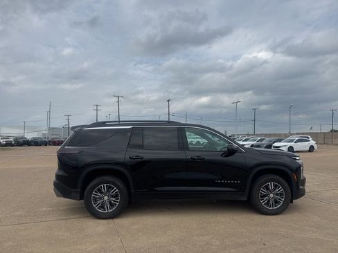 Used 2025 Chevrolet Traverse LT image 23