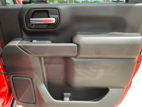 Used 2022 Chevrolet Silverado 2500 Custom w/ Custom Value Package AWD/4WD image 15