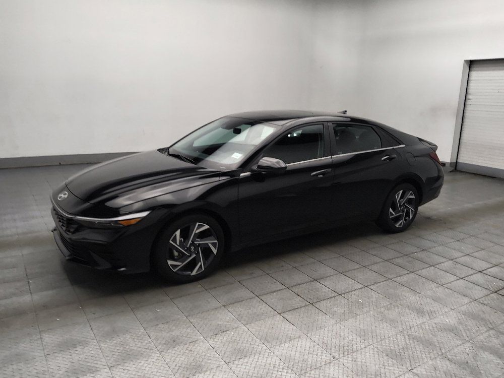 Used 2025 Hyundai Elantra SEL FWD image 2