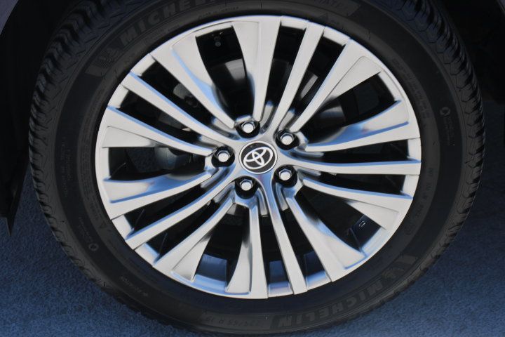 Certified 2023 Toyota Venza Limited AWD/4WD image 9