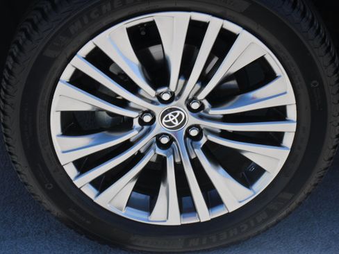 Certified 2023 Toyota Venza Limited AWD/4WD image 9