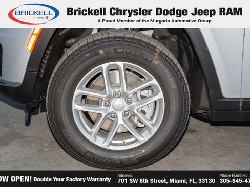 New 2025 Jeep Grand Cherokee L Laredo image 41